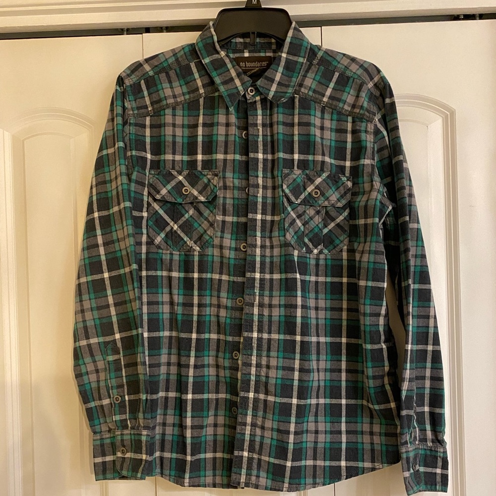 No boundaries Mens medium button down long sleeve shirt